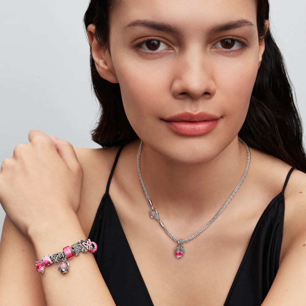 Pandora Ciondolo magnetico a forma di uccellini innamorati in argento sterling, divisibile, con cristallo verde reale, smalto giallo e rosa sfumato 794484C01