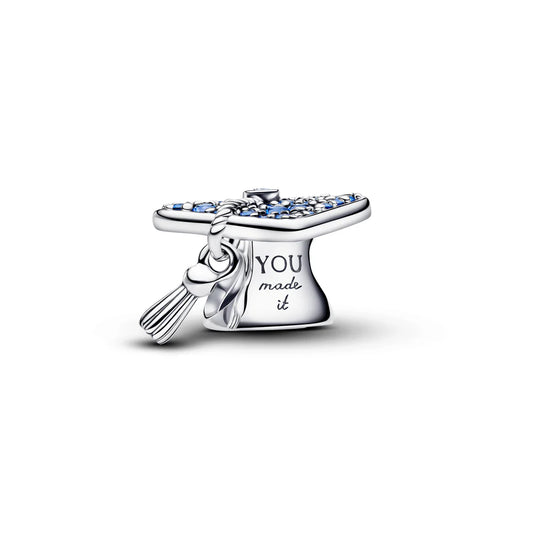 Pandora Ciondolo a forma di cappello di laurea in argento sterling con cristallo blu stellare e zirconi cubici trasparenti 794461C01