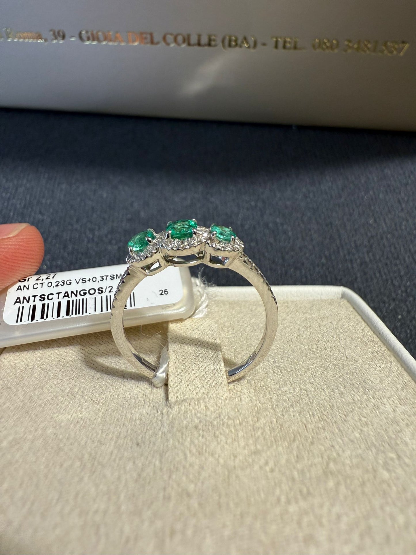 Anello oro 18kt con diamanti di peso 0,23 ct e smeraldi 0,37ct