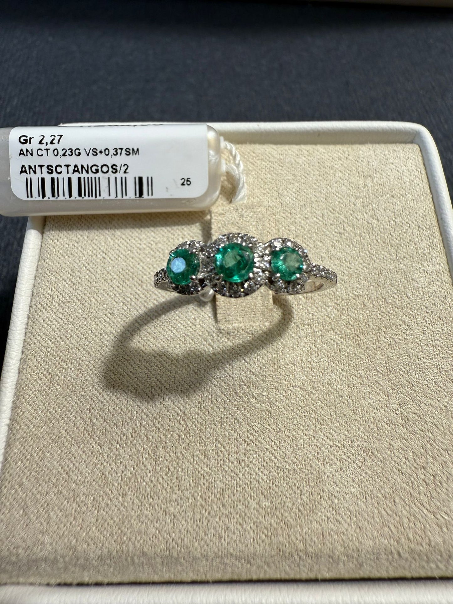 Anello oro 18kt con diamanti di peso 0,23 ct e smeraldi 0,37ct